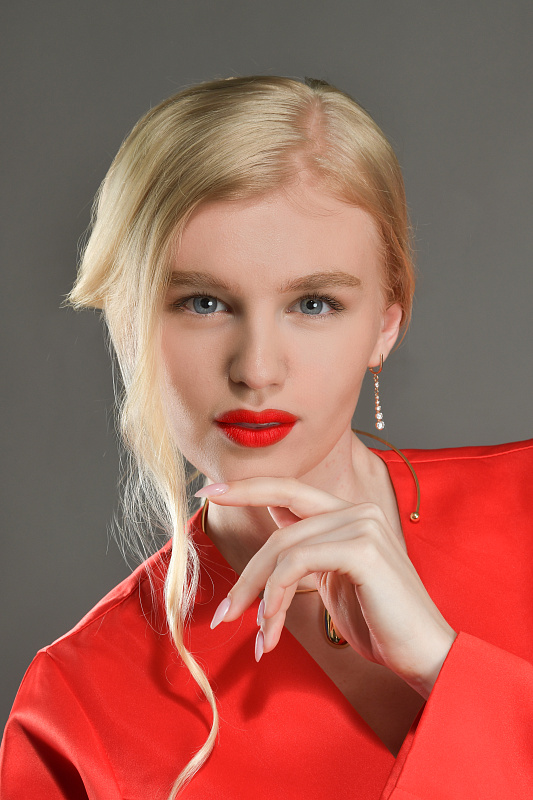 Алина Апарова