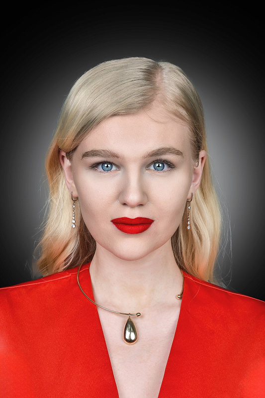 Алина Апарова